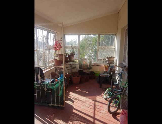 3 BEDROOM FREEHOLD SOLD IN DRAKENSVIEW